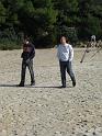 081 i due pescatori controllano la spiaggia